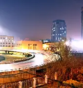 关于燕山鲸鲨队鏖战东海黑豹队，冲浪淘汰赛险胜，核心复出即建功。经验成为胜负手的信息